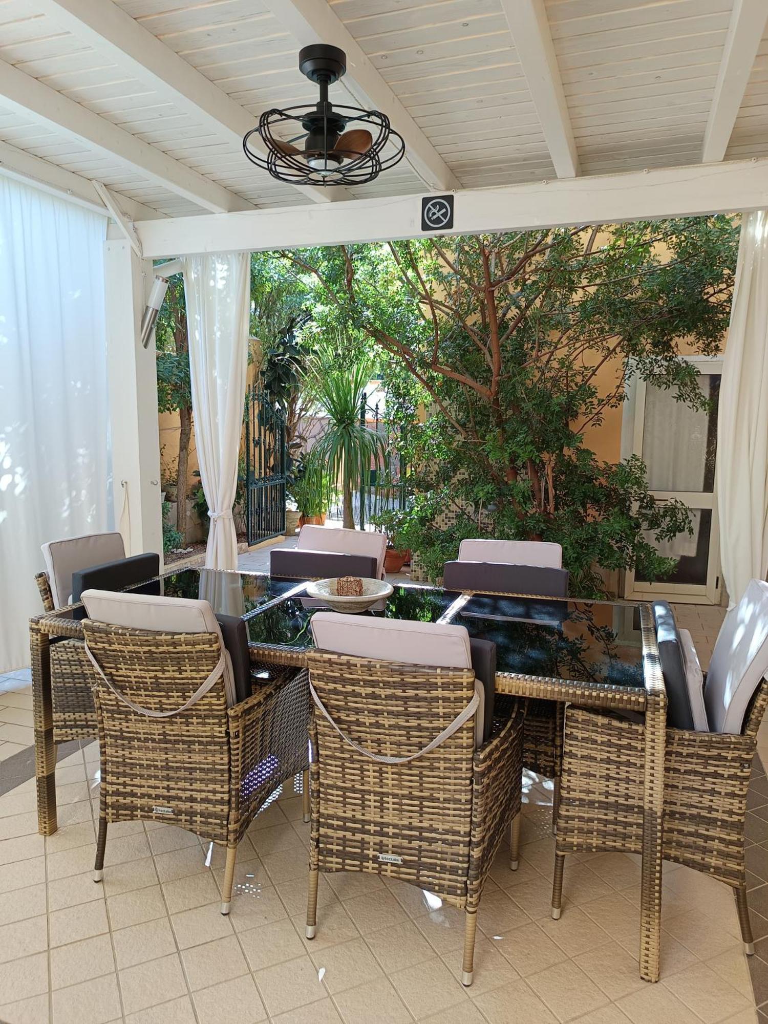 Bed and Breakfast Domos Le Due Tuie Piscinas Exterior foto