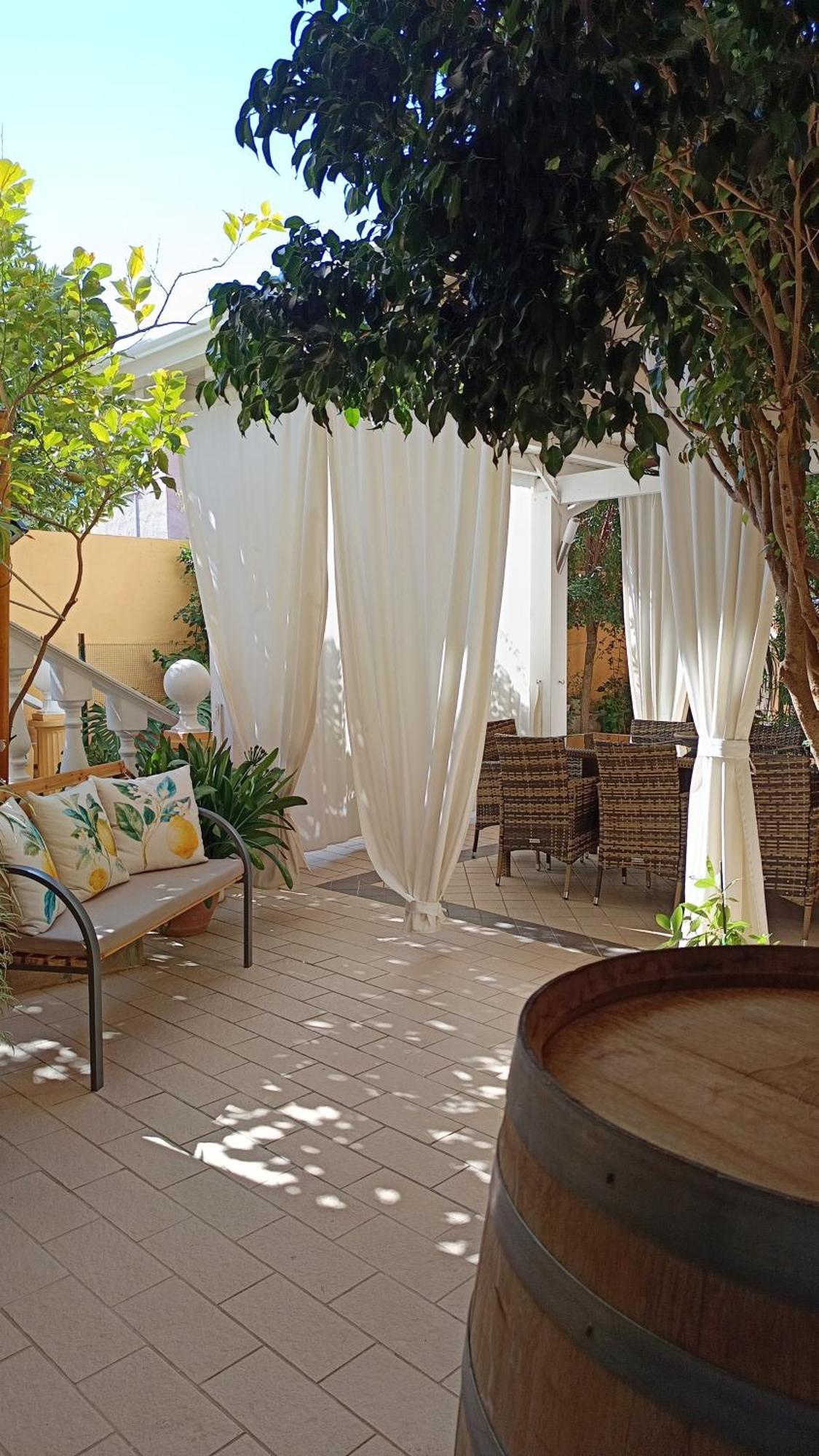 Bed and Breakfast Domos Le Due Tuie Piscinas Exterior foto